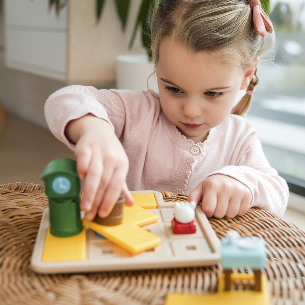 Smart Games - The Wolf & The 7 Goats - Deluxe, joc de logica cu 48 de provocari, 3+ ani, editie internationala