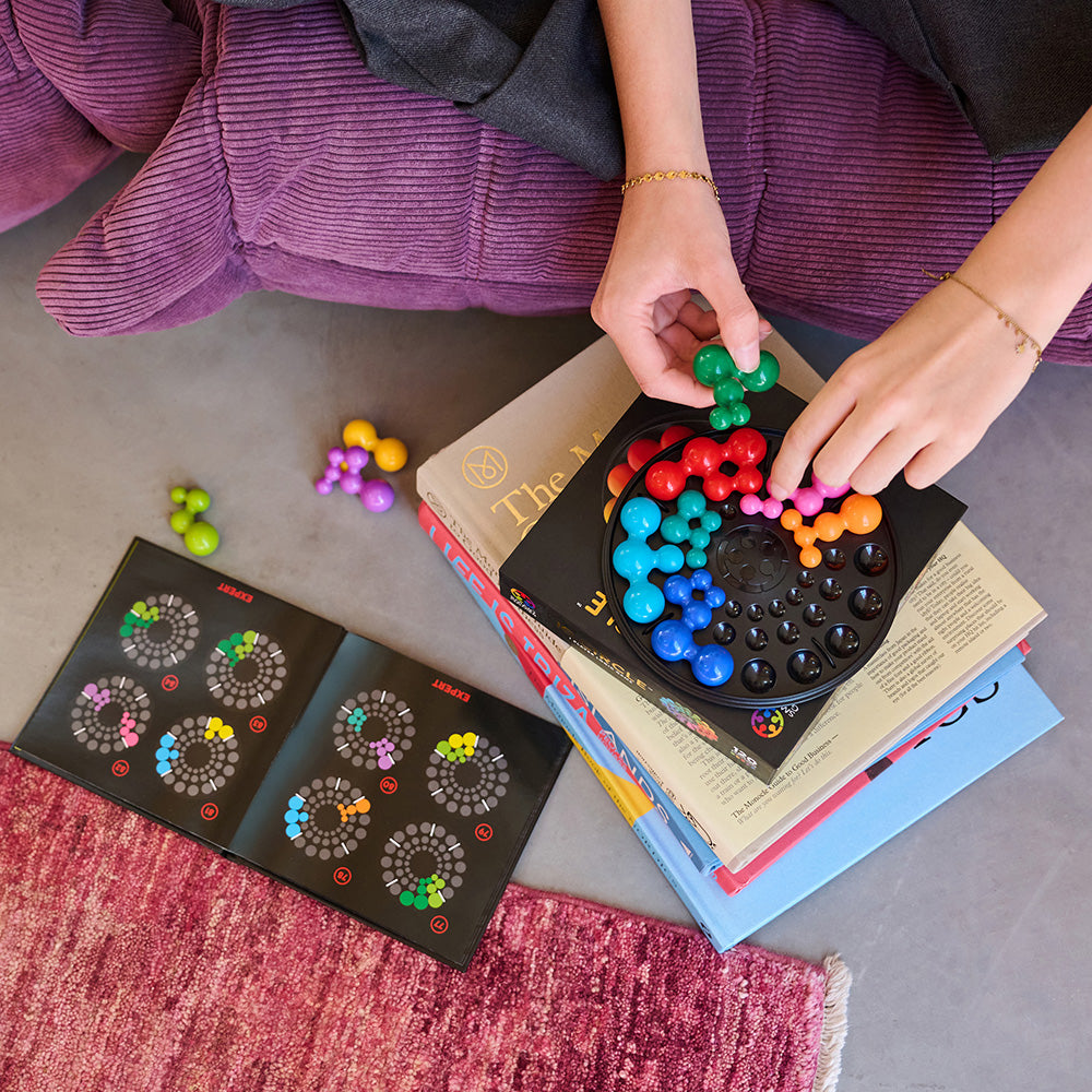 Smart Games - IQ Deluxe - Circle, joc de logica cu 120 de provocari, 14+ ani, editie internationala