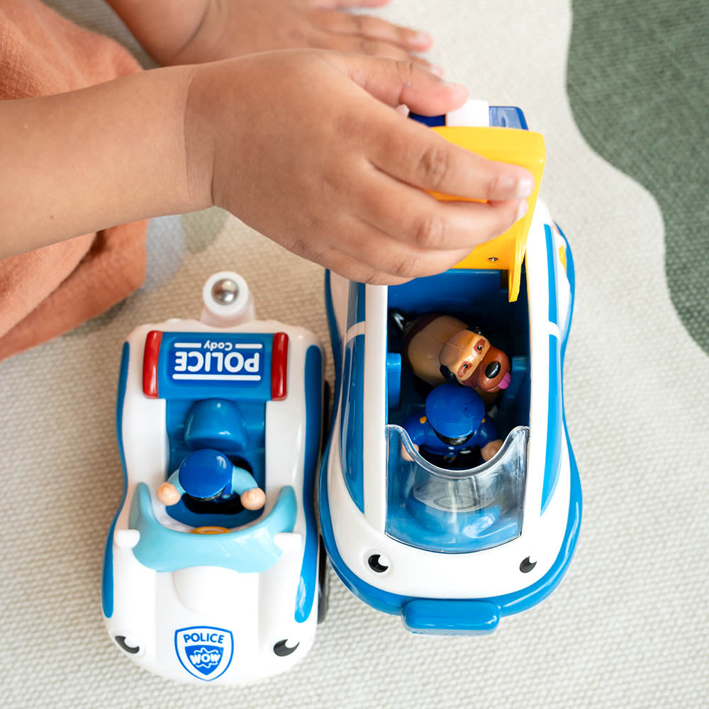 Jucarie pentru copii WOW Toys, Masina de politie cu catel, Police Chase Charlie