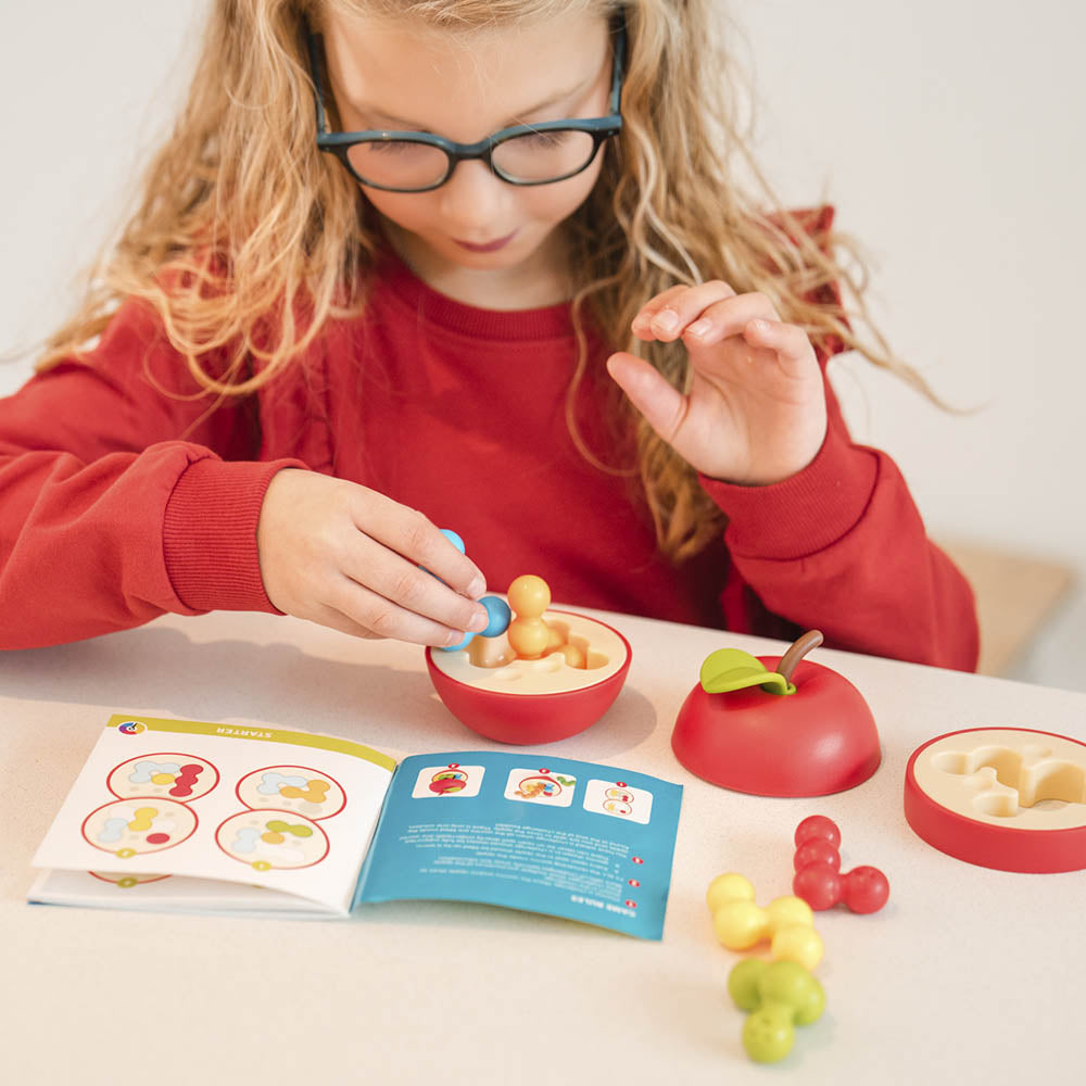 Smart Games - Apple Puzzler, joc de logica cu 80 de provocari, 8+ ani, editie internationala