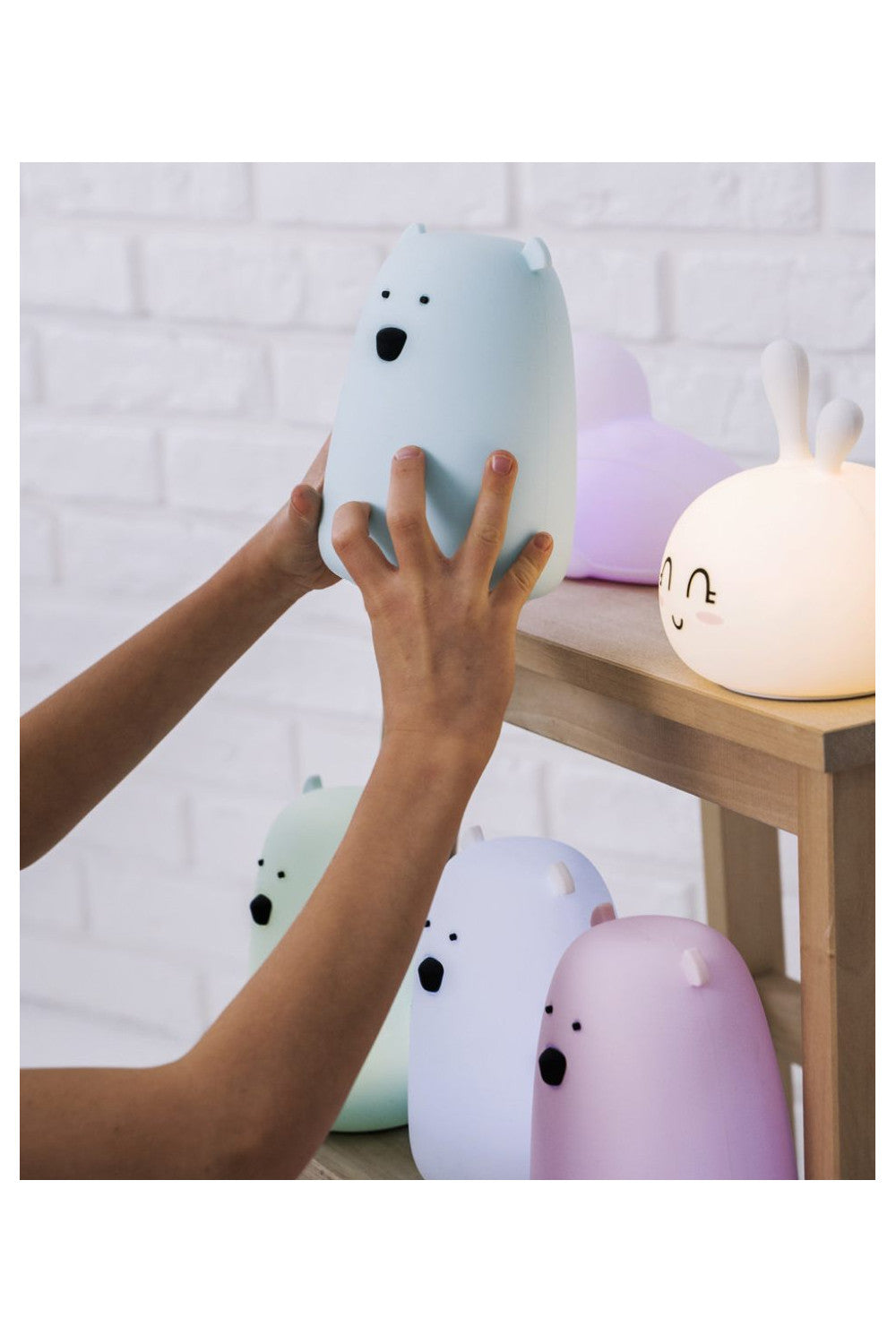 Lampă de veghe Big Bear cu telecomandă Rabbit & Friends – Silicon, 7 culori LED, Albastru