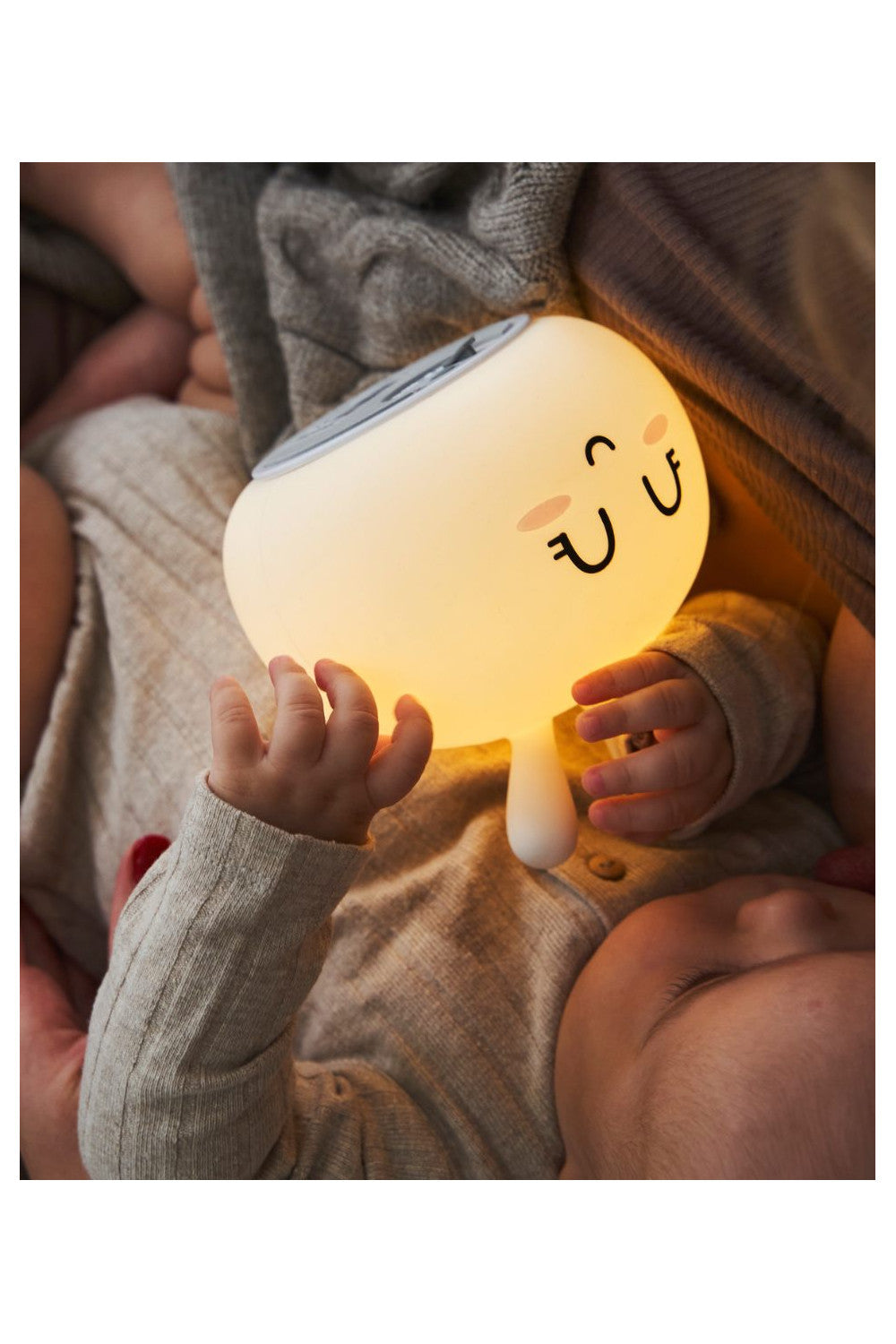 Lampă de veghe Sweet Bunny din silicon – Rabbit & Friends, lumină multicoloră pentru camera copilului