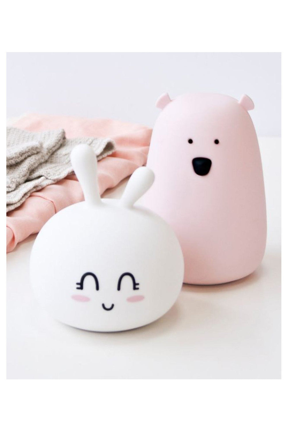 Lampă de veghe Sweet Bunny din silicon – Rabbit & Friends, lumină multicoloră pentru camera copilului
